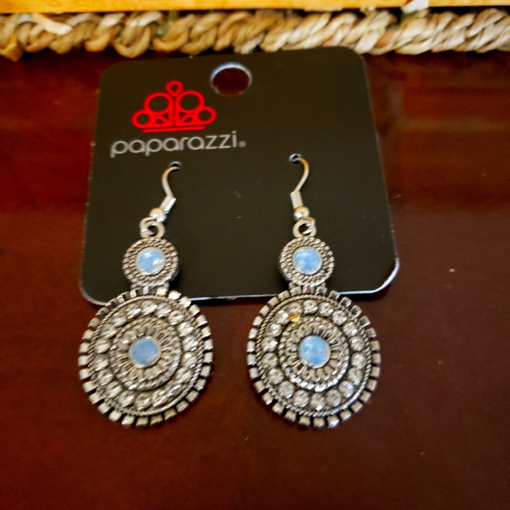 Paparazzi NWT western Dangling earrings